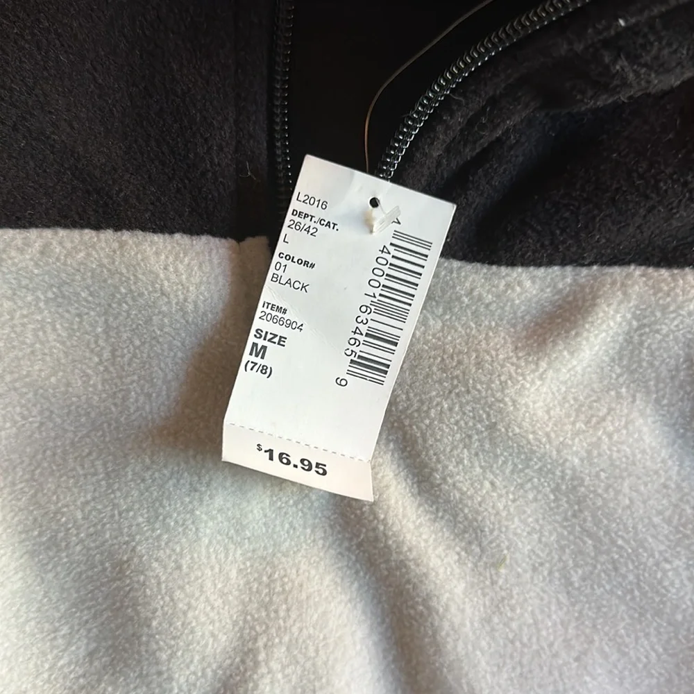 NWT boy long sleeves pull over for boy size M 7/8